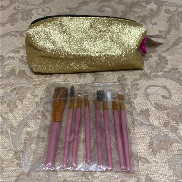 BRAND NEW Makeup Bag & Brushes - Picture 1 of 8